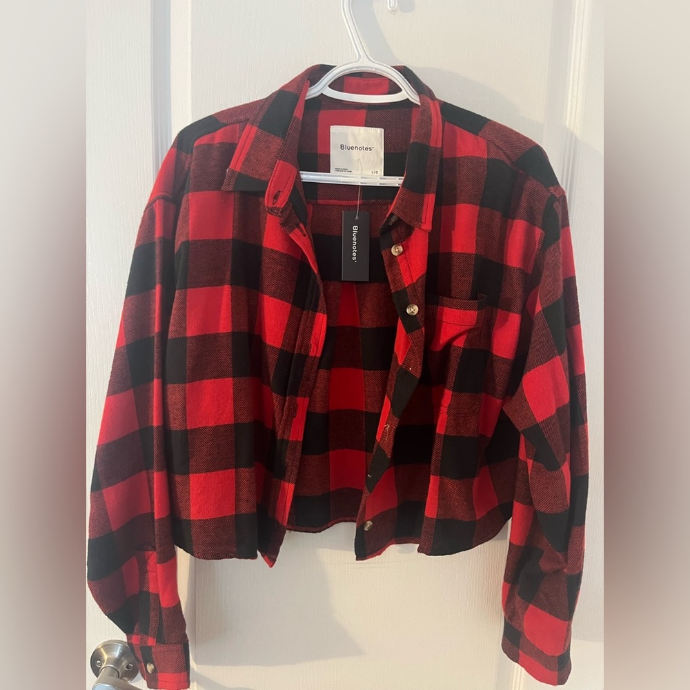 Red and black plaid cropped flannel